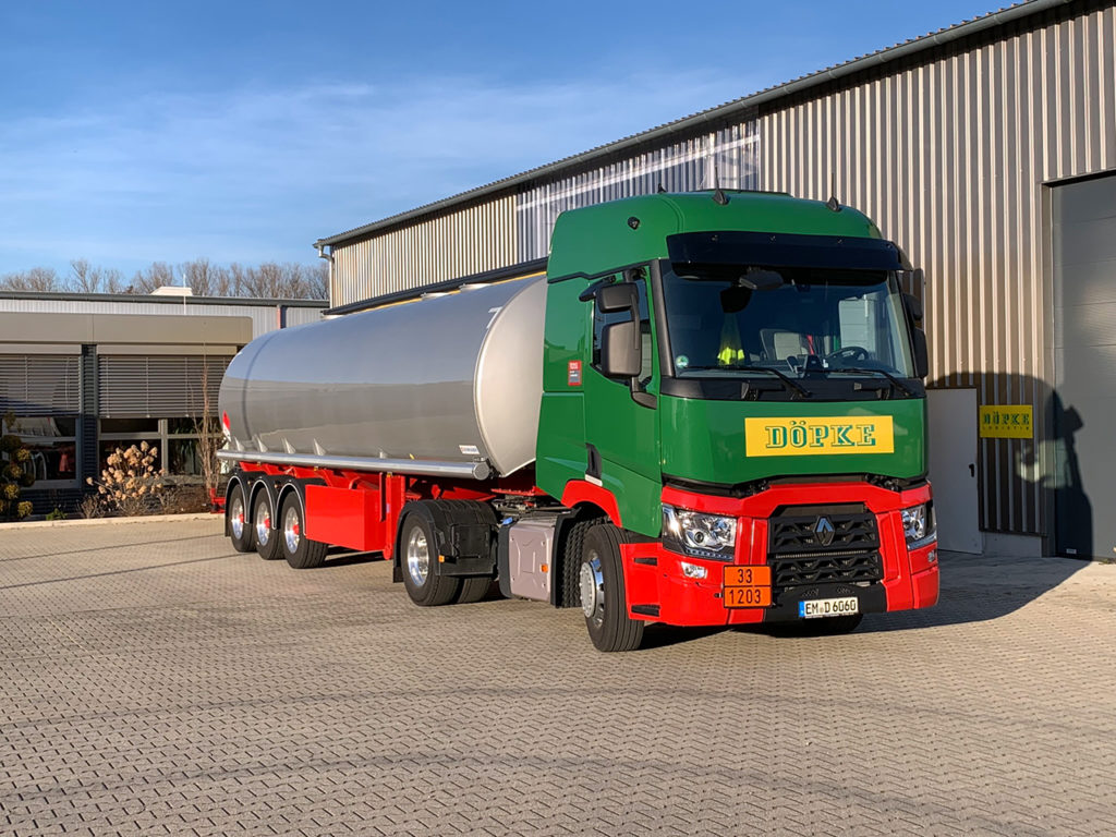 Wir leben Manufaktur-Logistik!
Das bedeutet maßgeschneiderte Transport- und Logistiklösungen aus einer Hand und mit eigenen Fuhrpark! 

Daher übernehmen wir seit 01.02.2019 auch die Versorgung unserer mit unserem eigens angeschafften Tankwagen selbst!