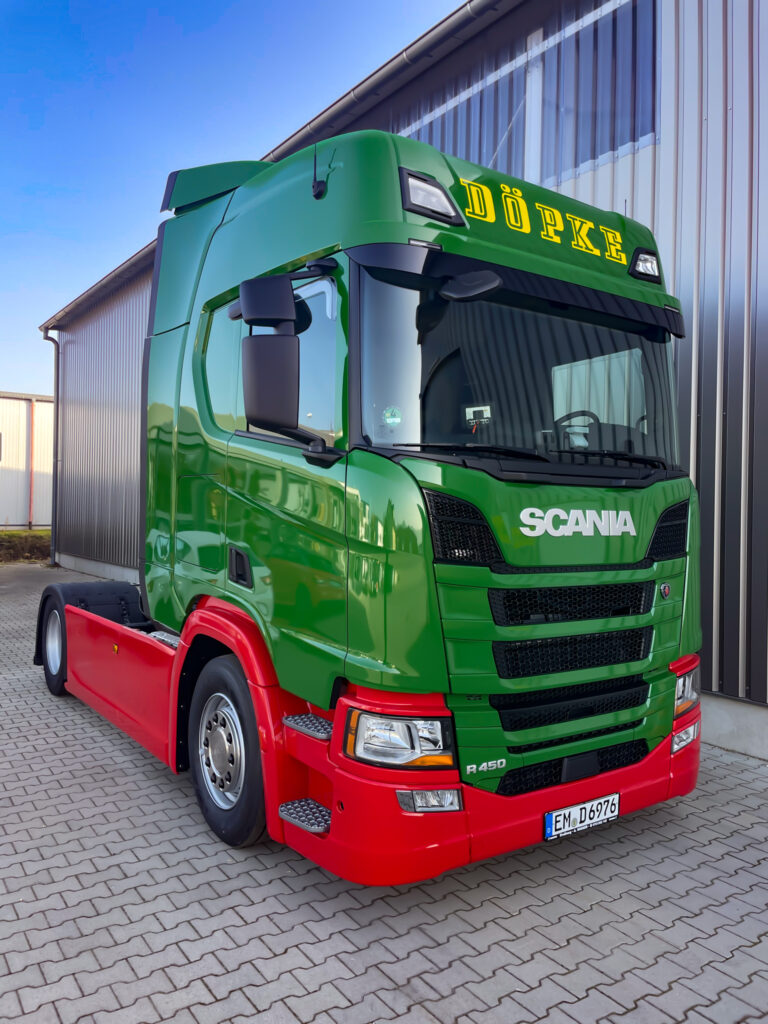 SCANIA liefert fünf Neufahrzeuge - Jetzt insgesamt 20 SCANIA im Fuhrpark