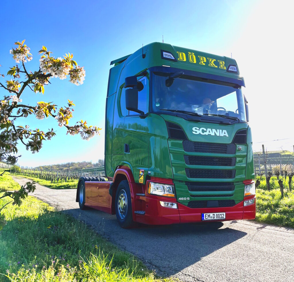 Der Frühling ist da am Kaiserstuhl und mit ihm unser erster von insgesamt 10 neuen Scania S 460 mit Top-Ausstattung!